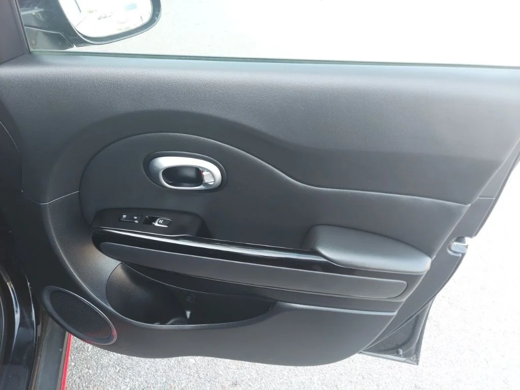 Used 2018 Black Kia Exclaim image 32