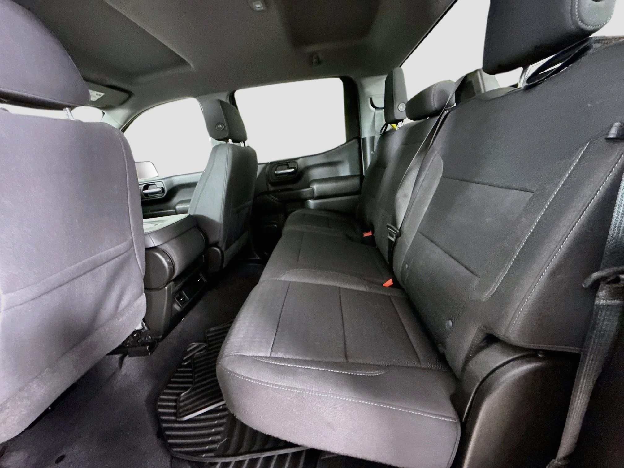 Used 2022 Silver Ice Metallic Chevrolet Custom image 26
