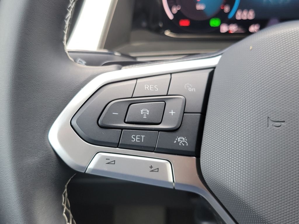 Certified Used 2026  Volkswagen SE w/Technology image 19
