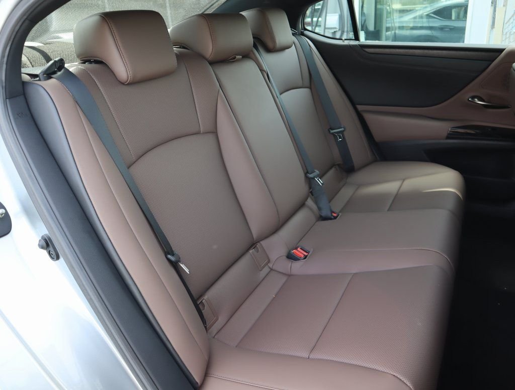 2025 Lexus ES 350 - Photo 27