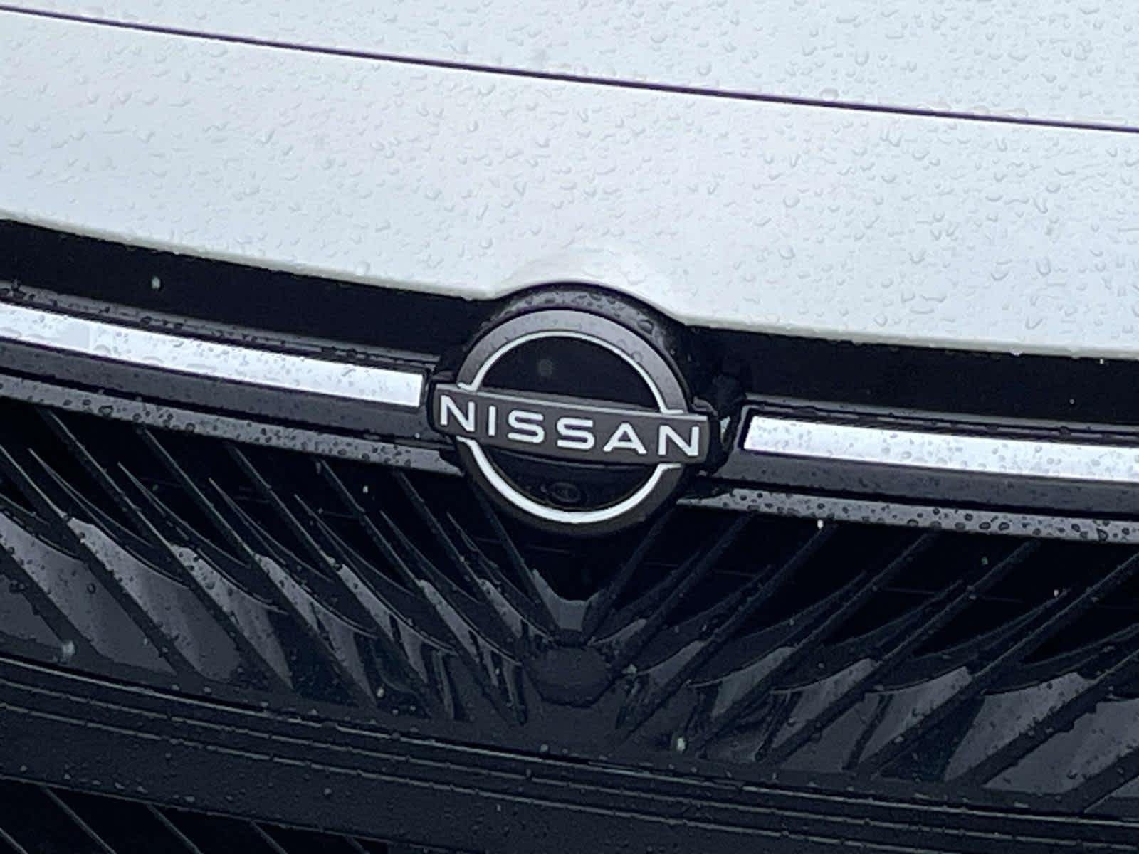 New 2027 Aspen White Tricoat/Super Black Nissan SR image 14