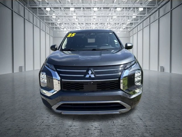 Used 2025  Mitsubishi SE image 8