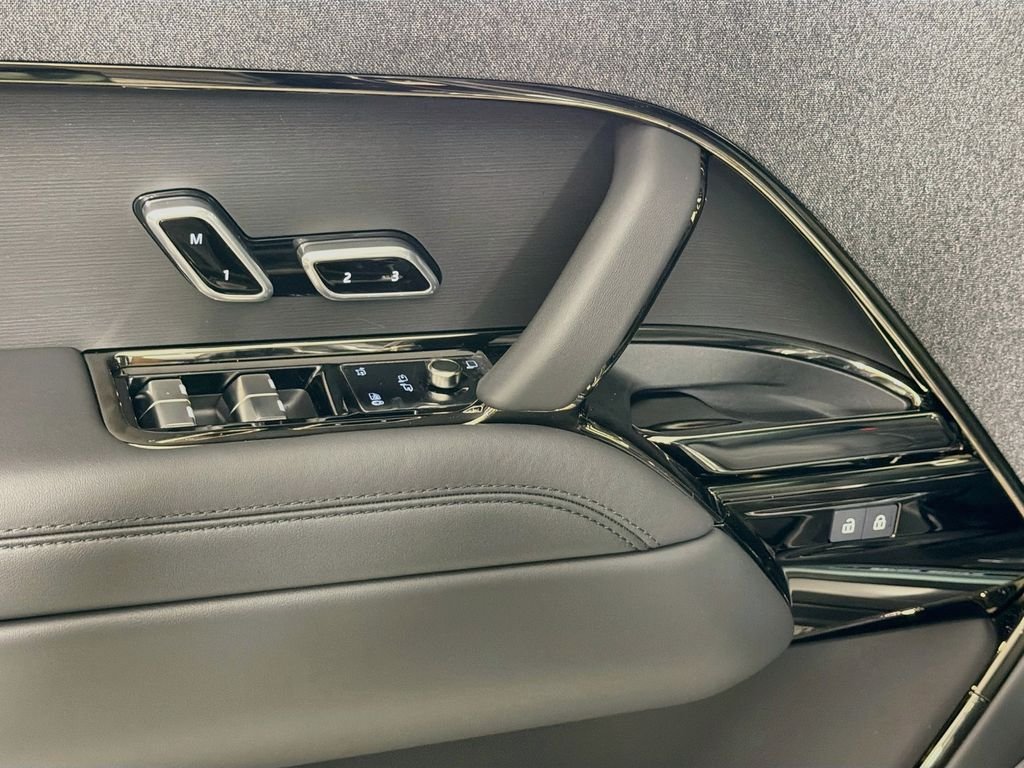 New 2027 Carpathian Grey Land Rover Dynamic SE P400 image 18