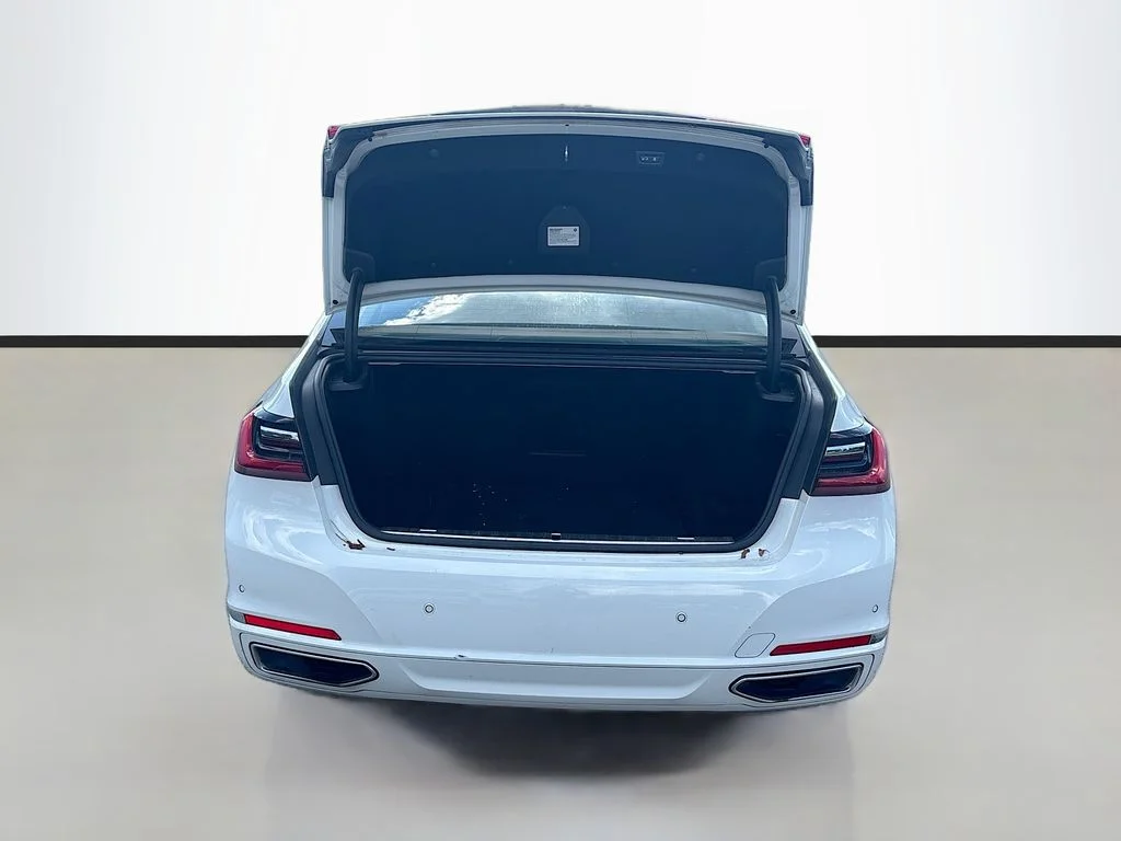 Used 2022 White BMW 740i image 9