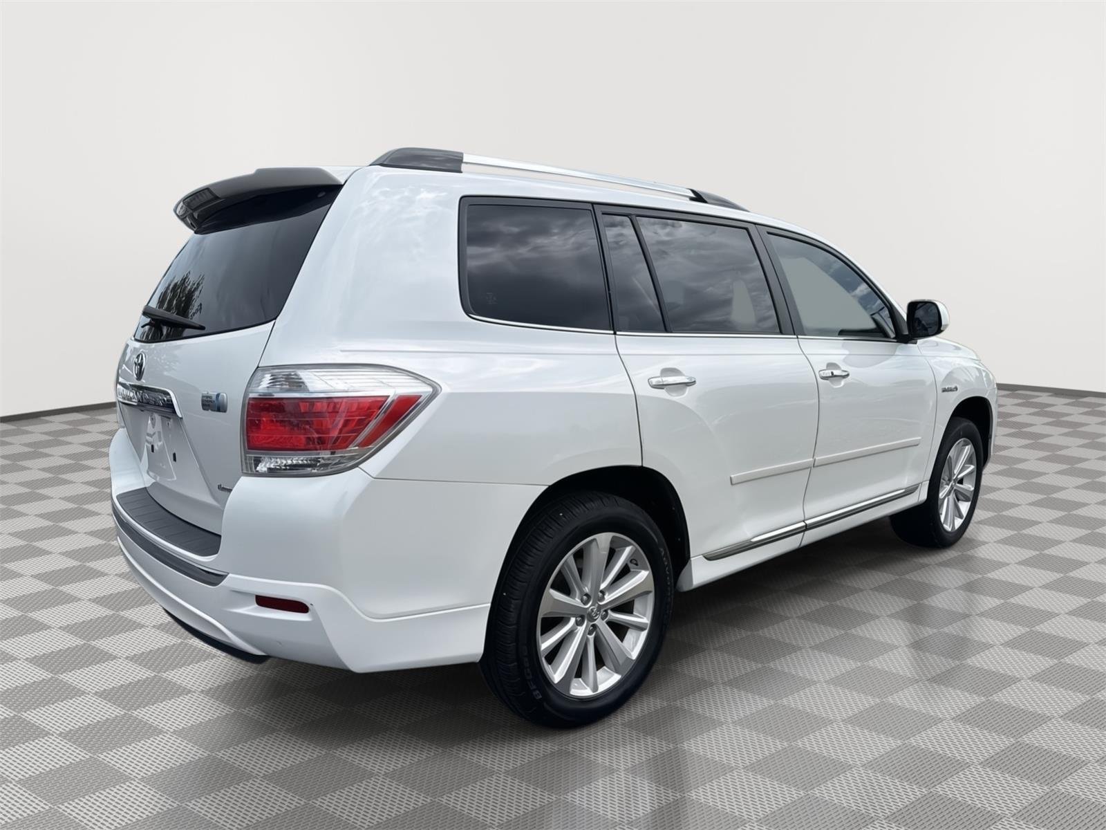 Used 2012 Blizzard Pearl Toyota Limited image 14