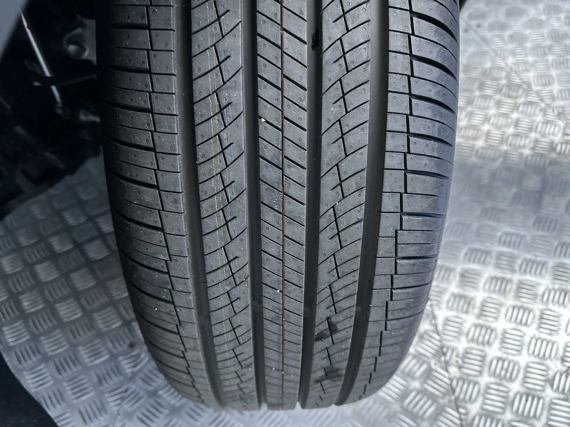 New 2026 Graphite Gray Mitsubishi LE image 26