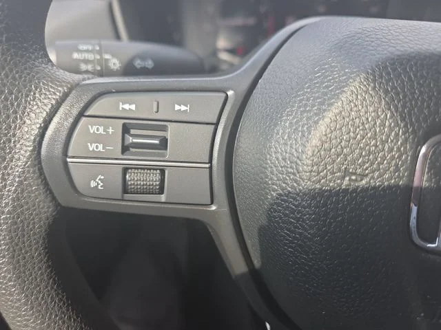 Used 2025 White Honda LX image 17