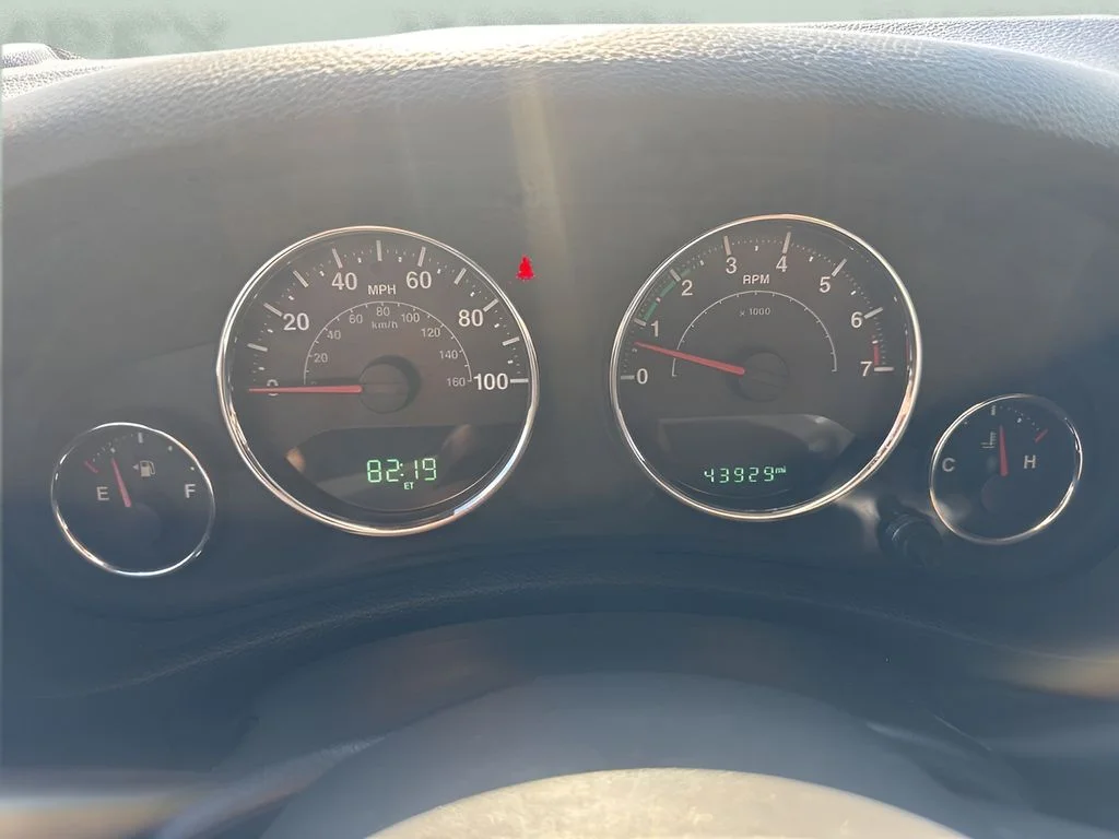 Used 2018 Gray Jeep Sport image 22