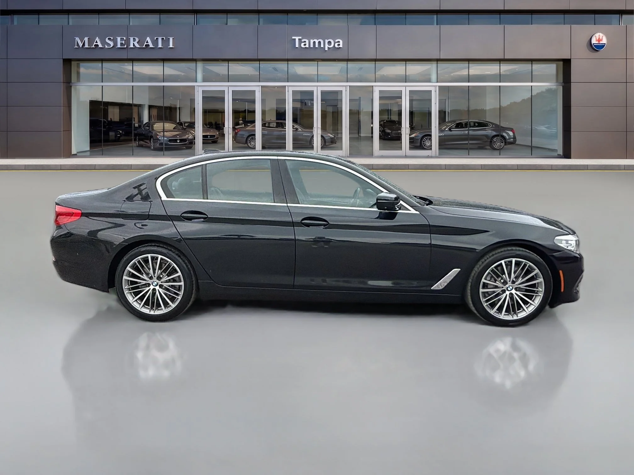 Used 2020 Black Sapphire Metallic BMW 530i image 2