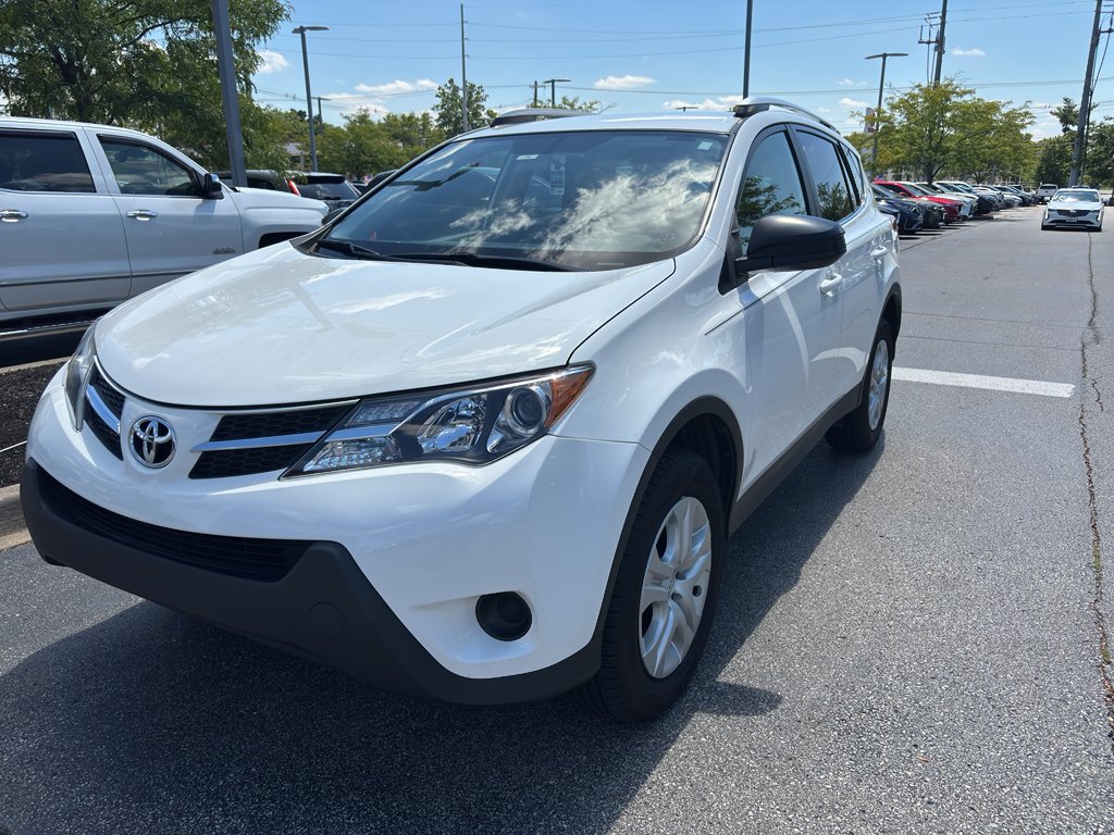 Used 2014 White Toyota LE image 5