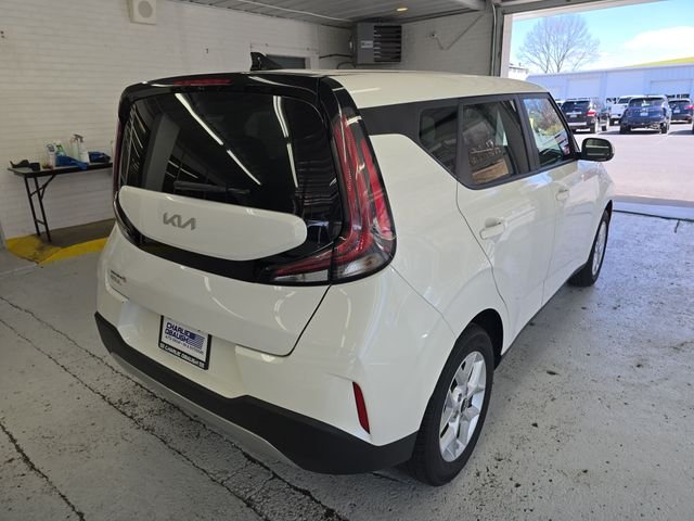 Used 2025  Kia LX image 5