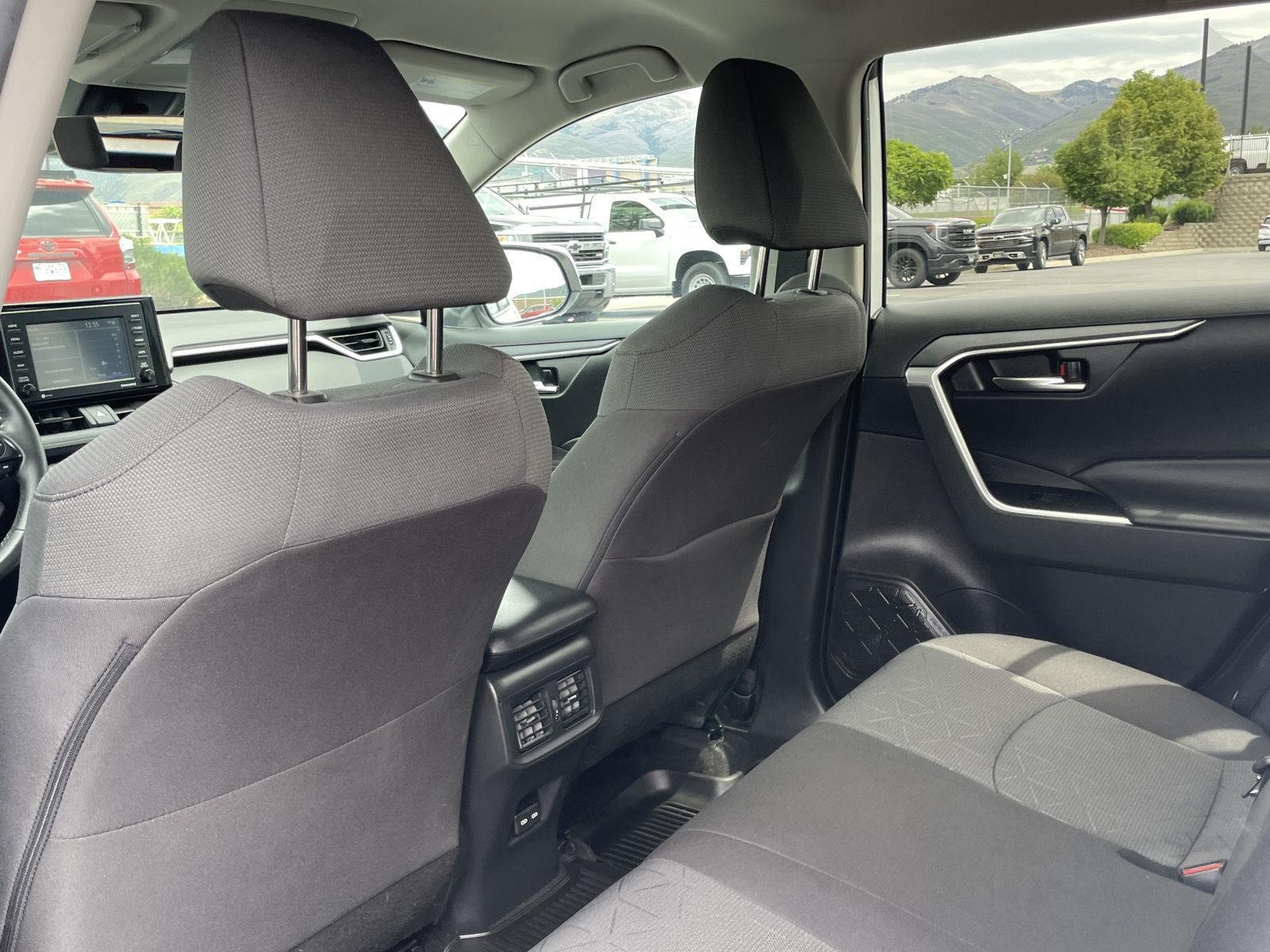 2022 Toyota RAV4 XLE - Photo 20