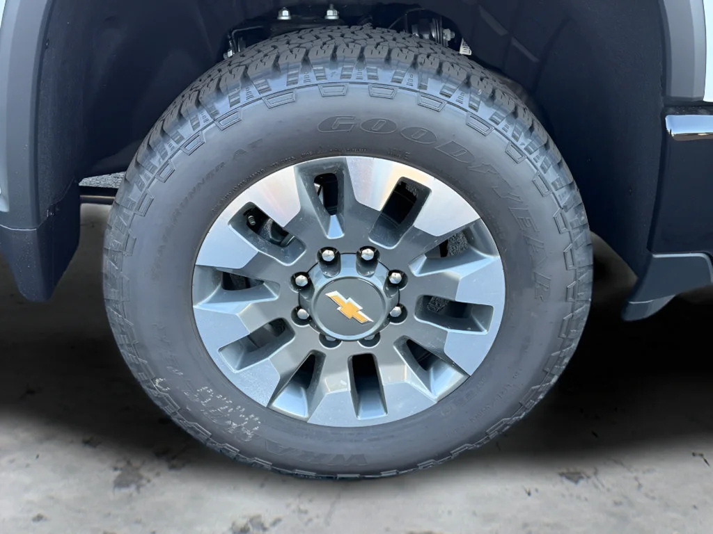 New 2026 Summit White Chevrolet Custom image 35
