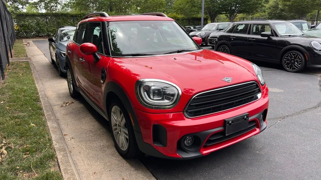 Used 2022 Chili Red MINI Signature image 1