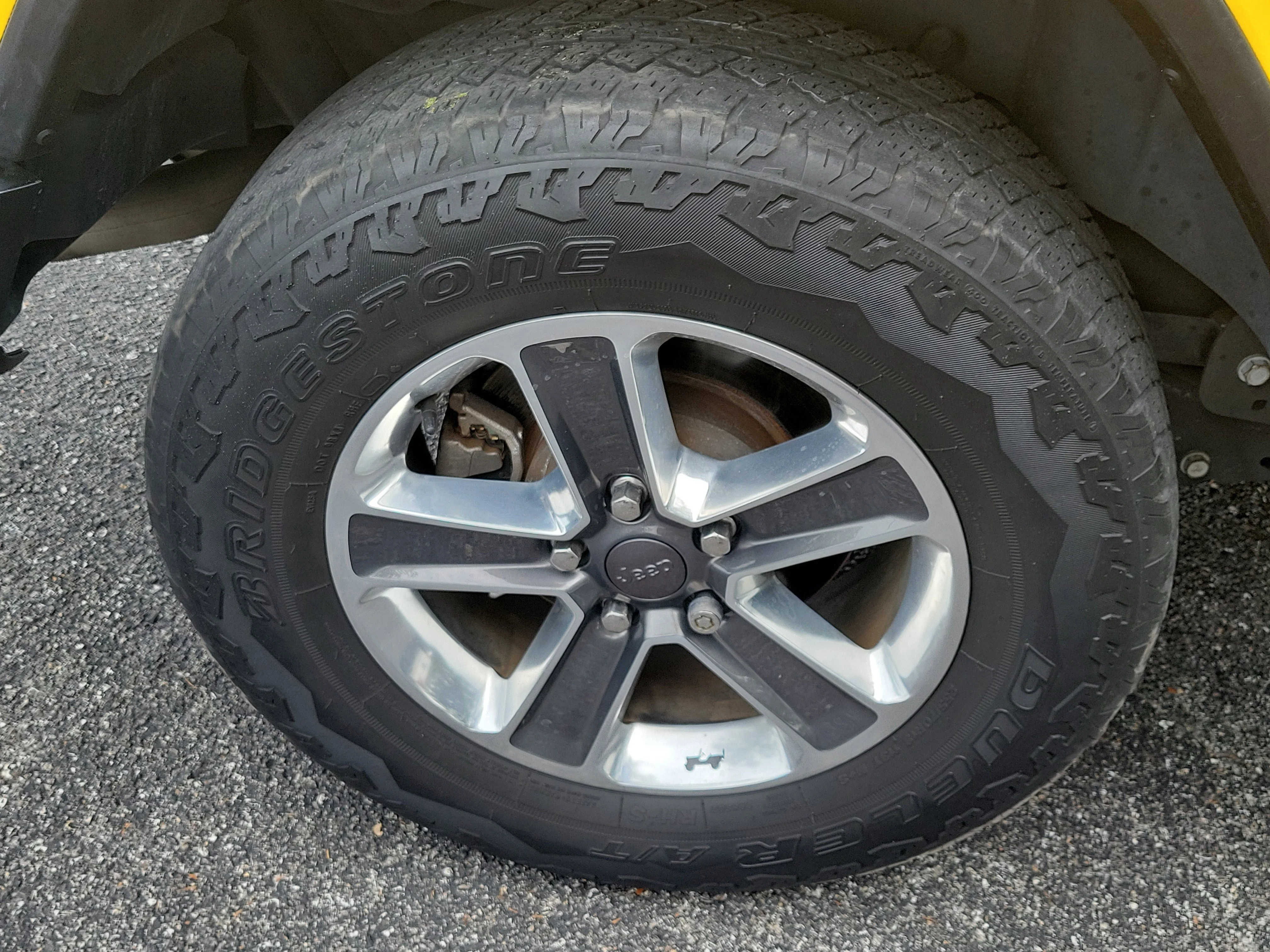 Used 2018 Hellayella Clearcoat Jeep Sahara image 10