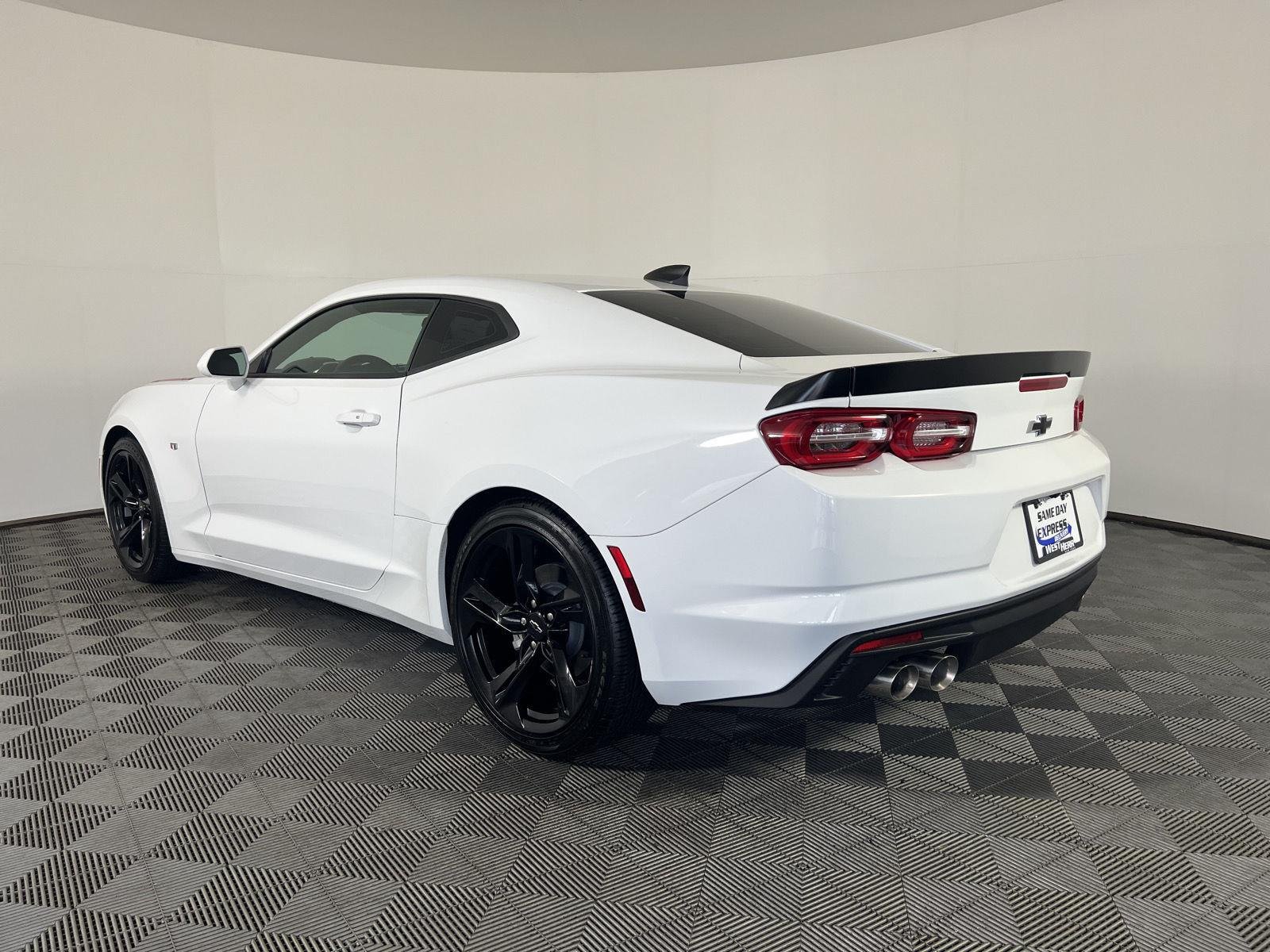 Used 2024 Summit White Chevrolet 2LT image 25