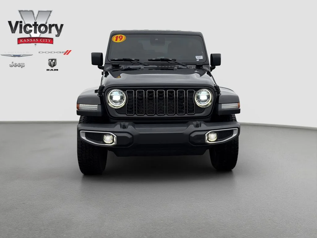 Used 2019 Jeep Wrangler Unlimited Sahara with VIN 1C4HJXEN2KW505194 for sale in Kansas City