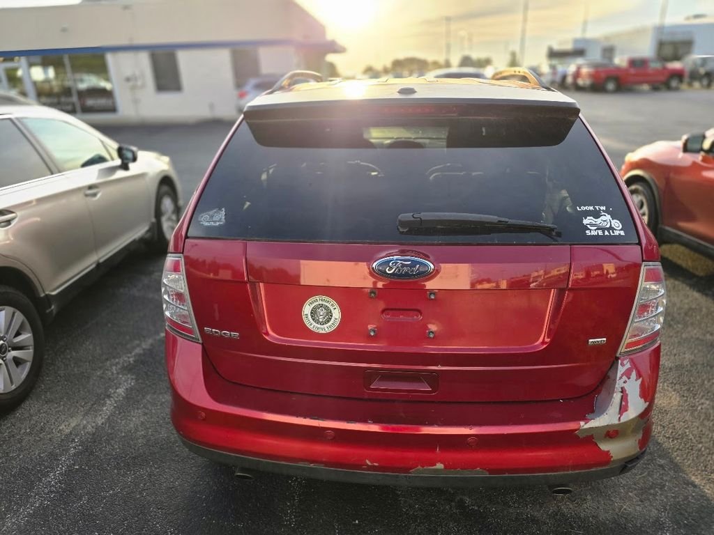 Used 2010 Red Ford SE image 3
