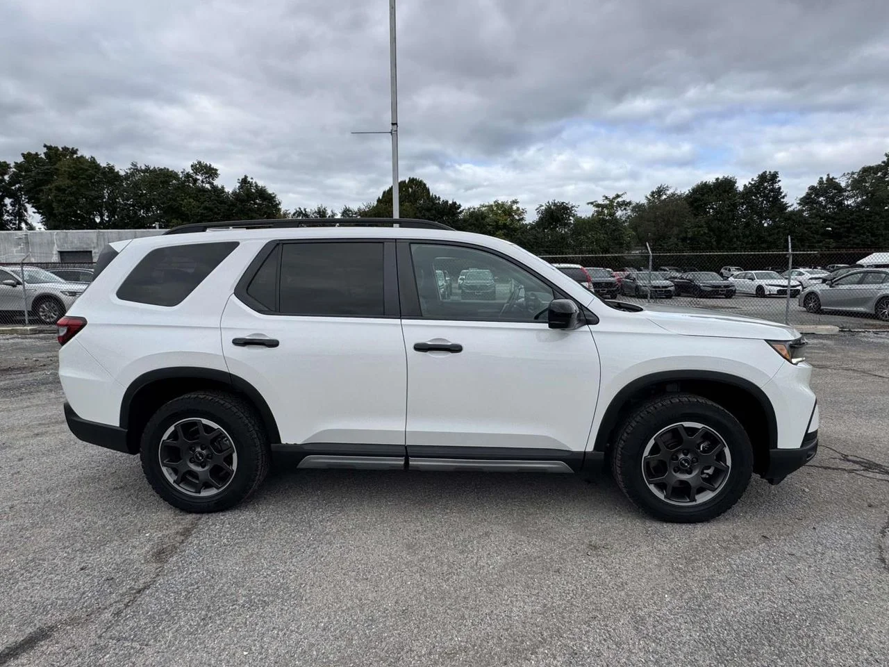 Certified Used 2024 Platinum White Pearl Honda TrailSport image 8
