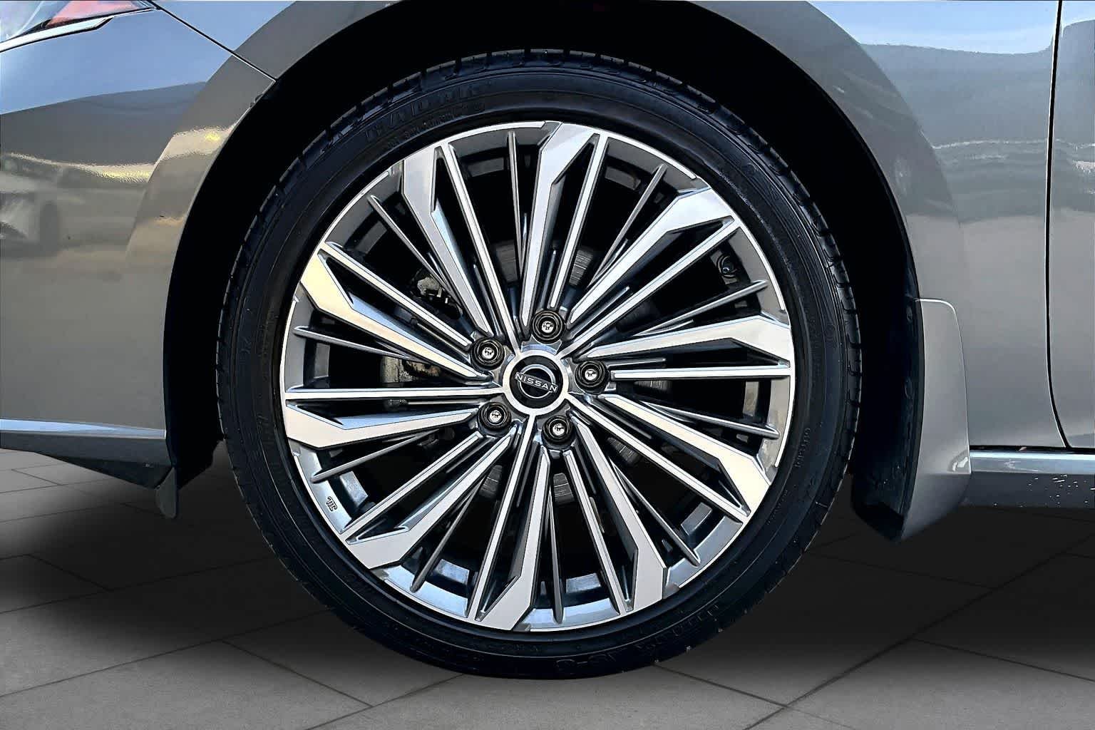 Used 2023 Gun Metallic Nissan 2.5 SL image 11