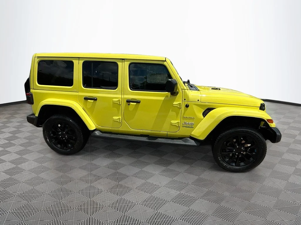 Used 2022  Jeep Unlimited Sahara 4xe image 5