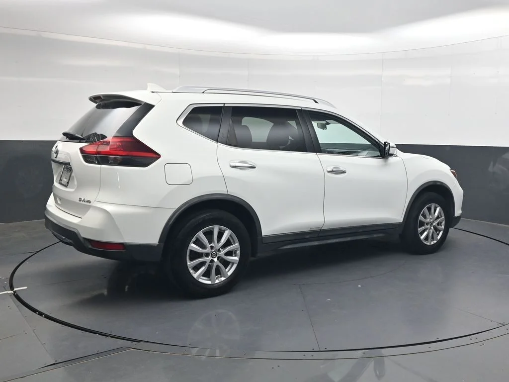 Used 2018 Glacier White Nissan SV image 4