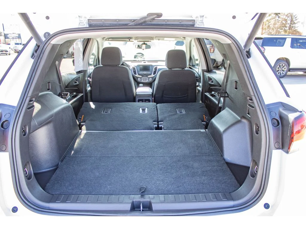 Used 2024 Summit White Chevrolet LT image 12