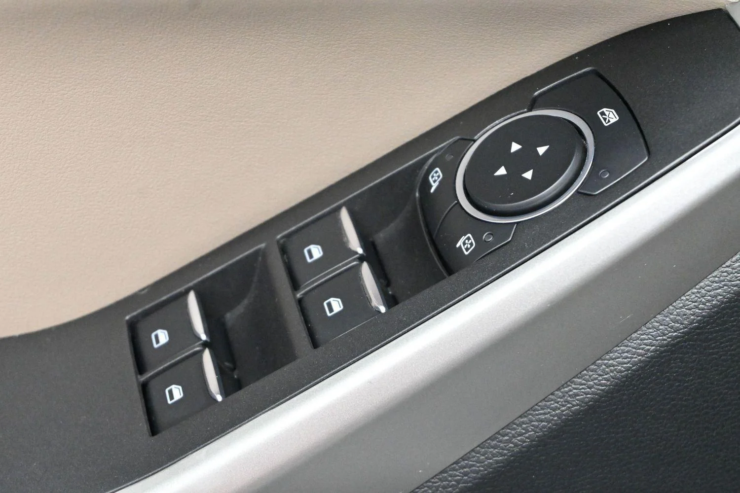 Used 2023 Oxford White Ford XLT image 13