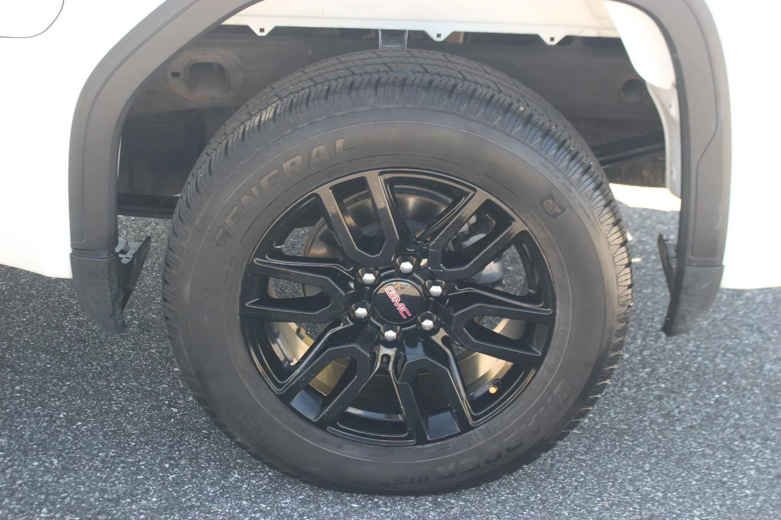 Used 2023 Summit White GMC Elevation image 39