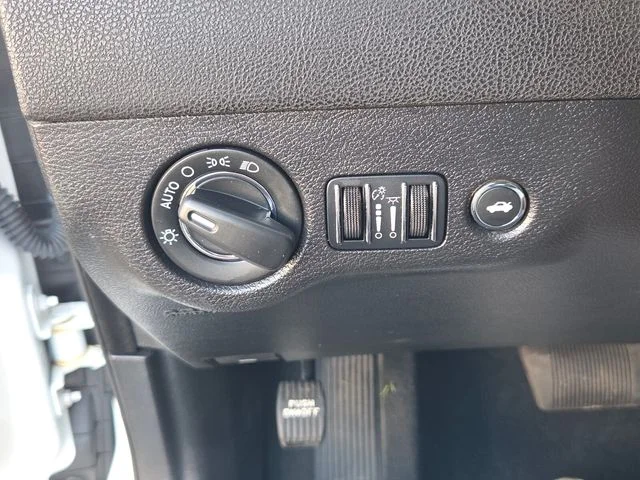 Used 2023 White Chrysler Touring image 25