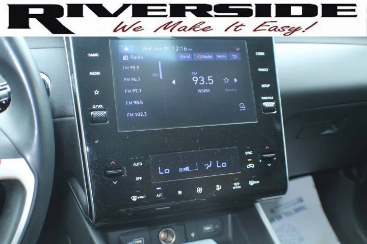 Used 2022 Phantom Black Hyundai SEL image 11