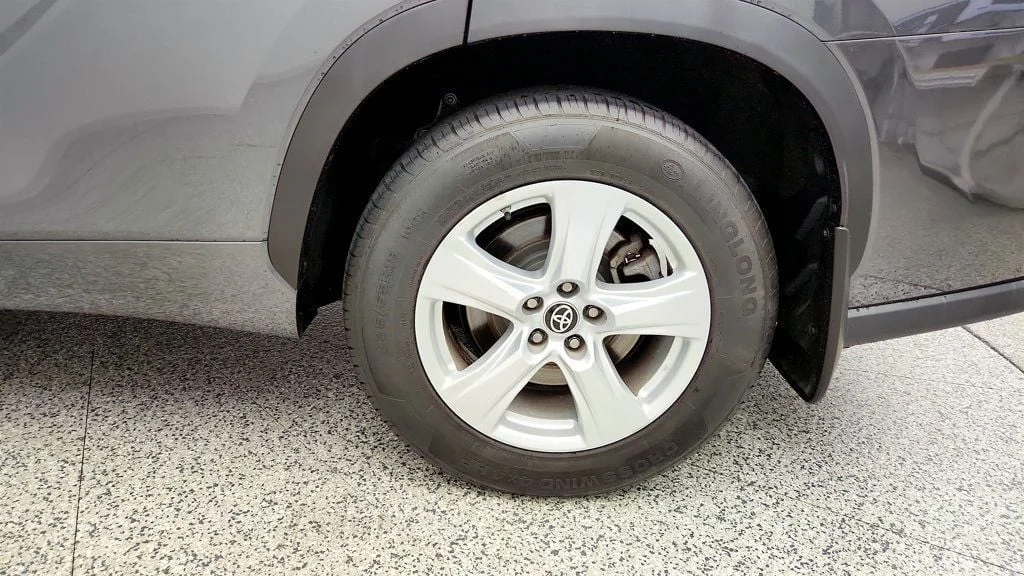 Used 2021 Magnetic Gray Metallic Toyota LE AWD image 9
