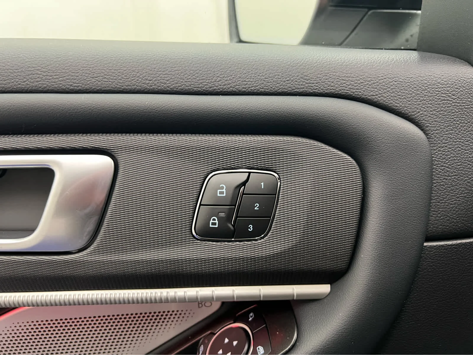 2026 Ford Explorer Tremor - Photo 15