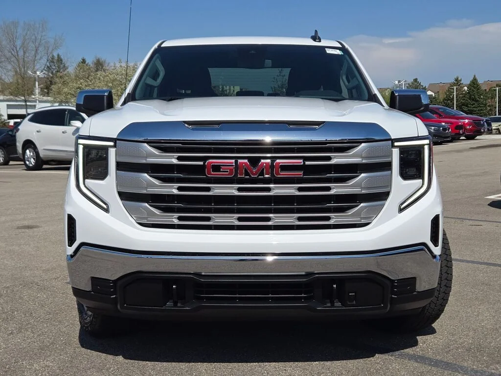 Used 2023 White GMC SLE image 6