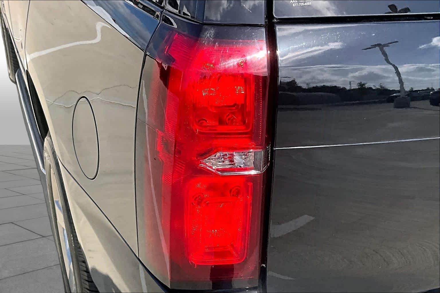 Used 2019 Black Chevrolet Premier image 27