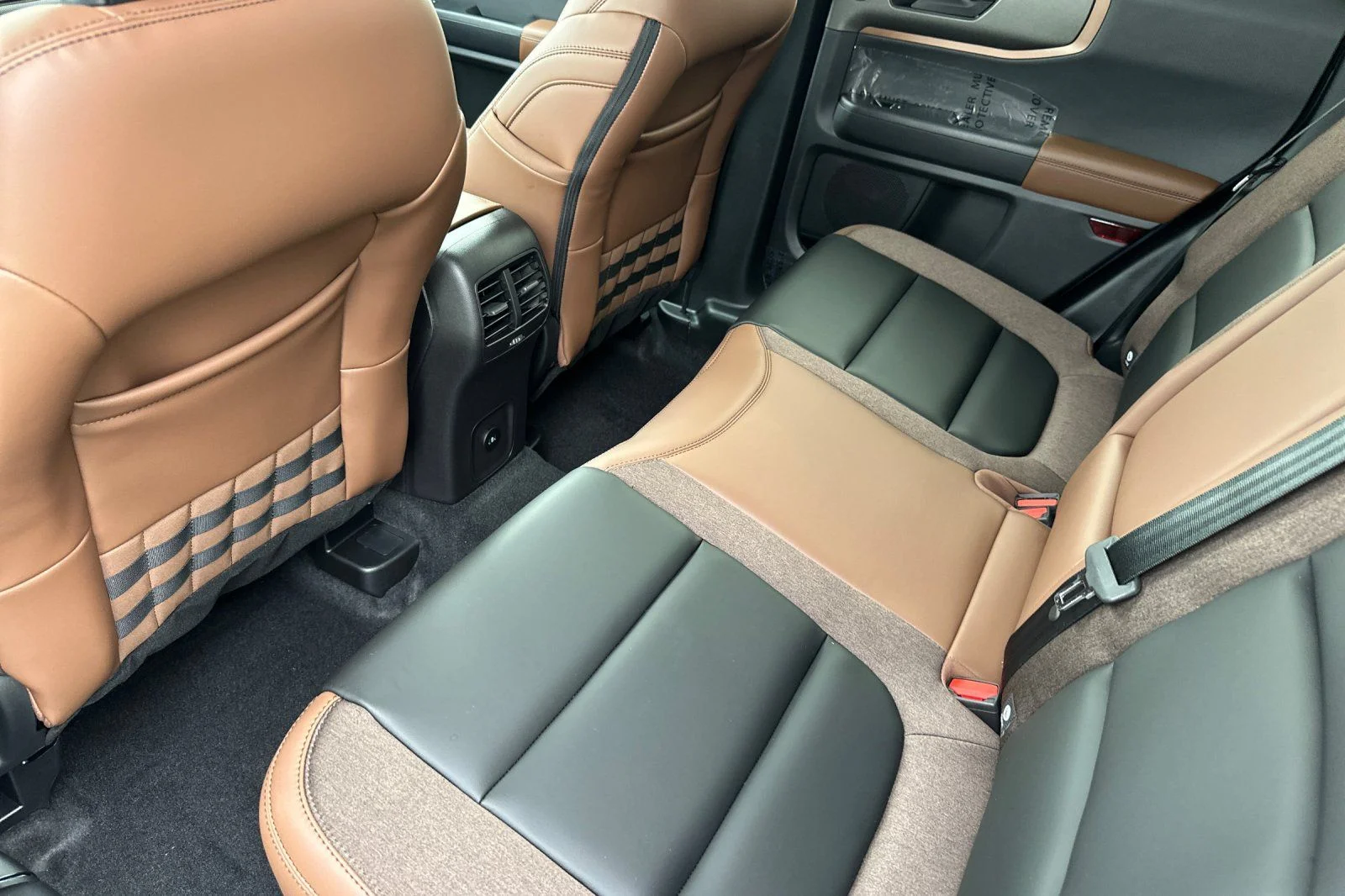 New 2025 Azure Gray Metallic Tri-Coat Ford Outer Banks® image 15