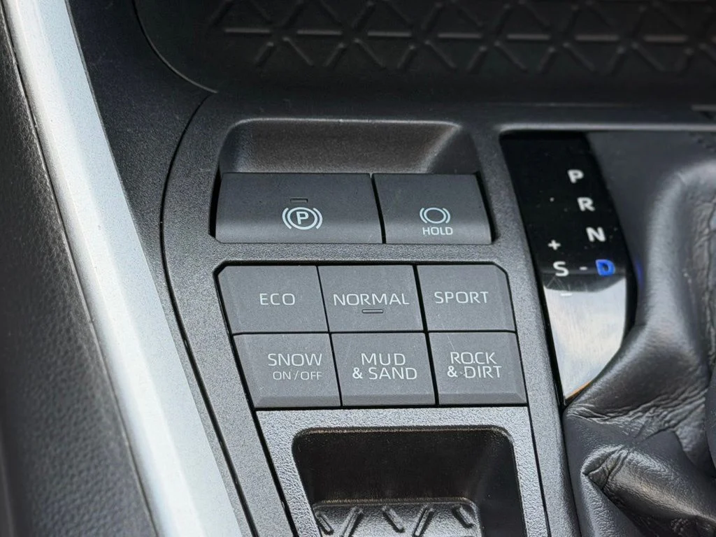 Certified Used 2025 Silver Toyota LE image 17