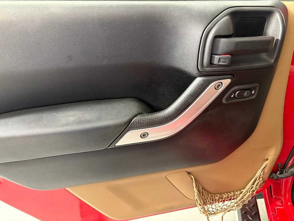 Used 2013 Red Jeep Sahara image 18