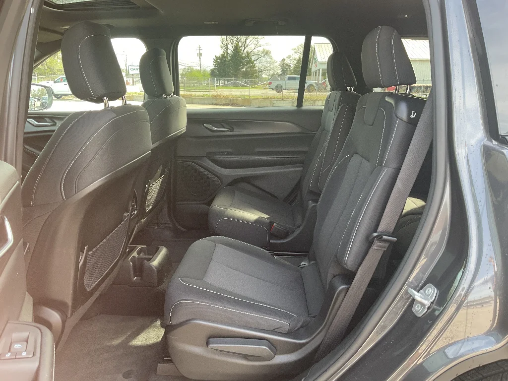 Used 2024 BALTIC GRAY METAL Jeep Laredo X image 9