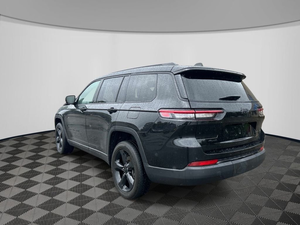 Used 2023 Black Jeep Altitude image 3