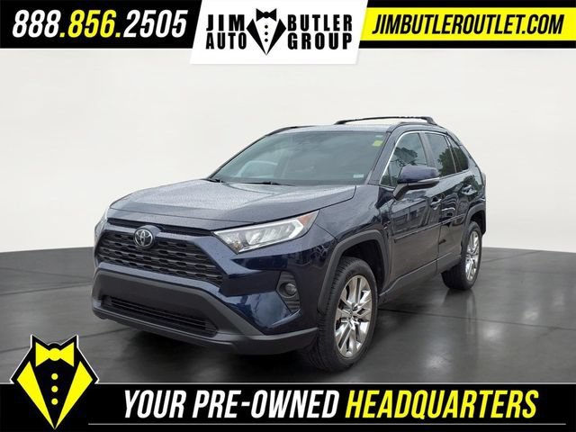 Used 2021  Toyota XLE Premium image 1