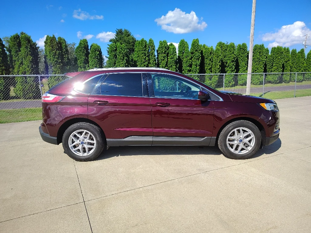 Used 2021 Burgundy Velvet Metallic Tinted Clearcoat Ford SEL image 3