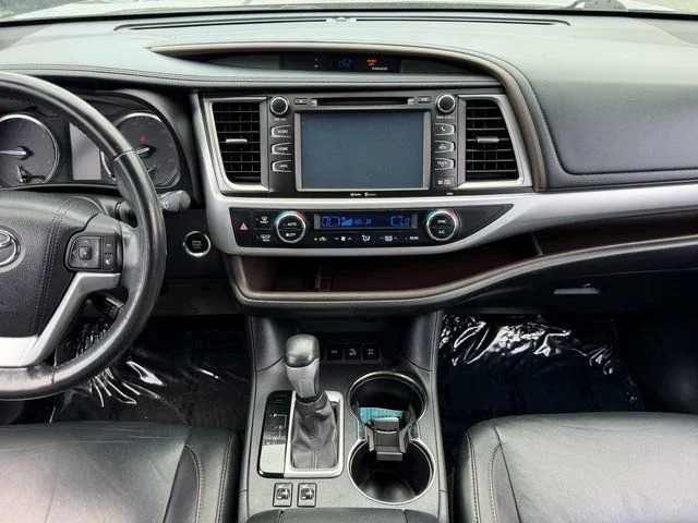 Used 2015 Black Toyota XLE V6 image 13