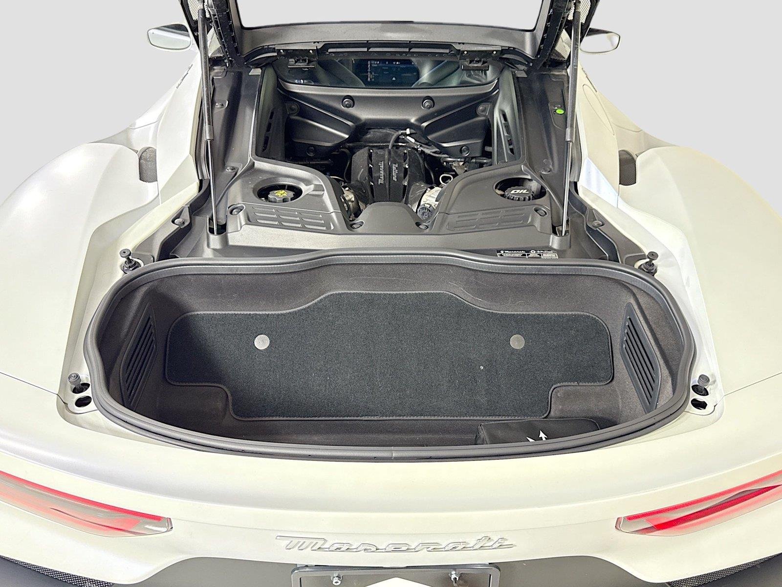 Used 2023 Bianco Solid Maserati  image 23