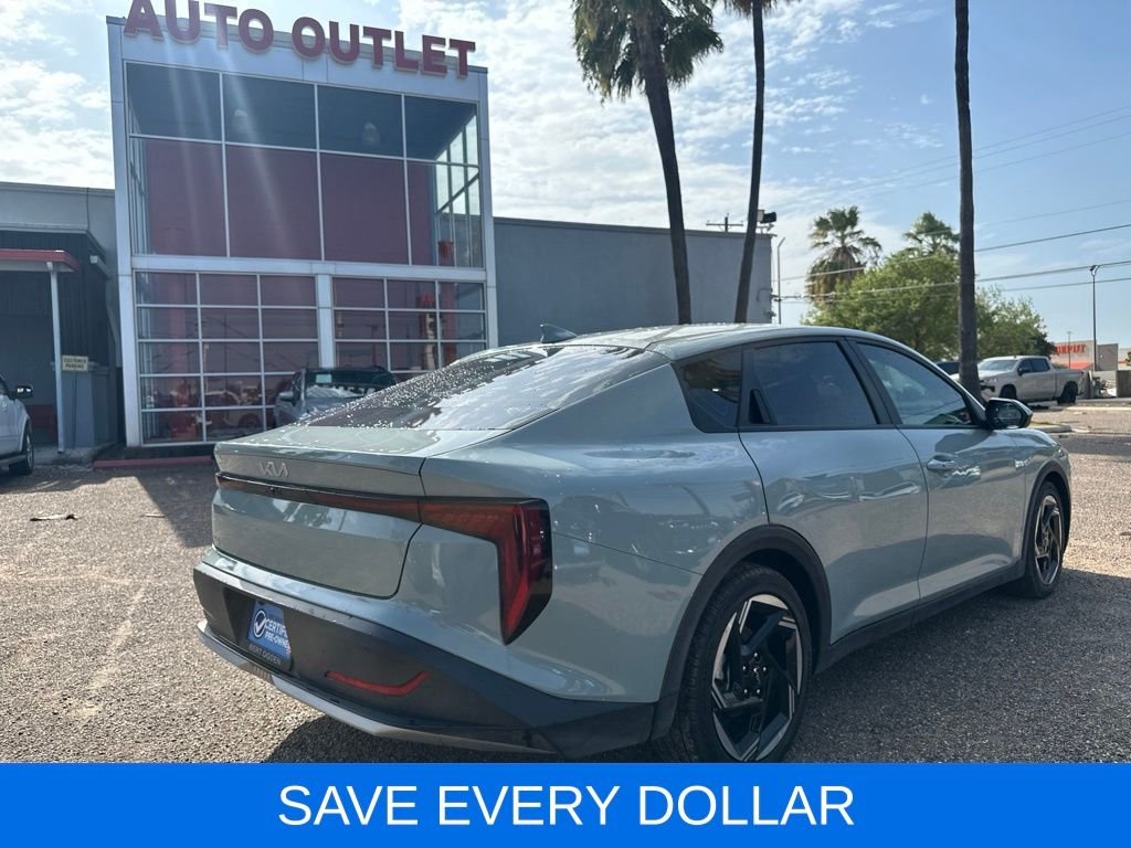 Used 2025  Kia EX image 4