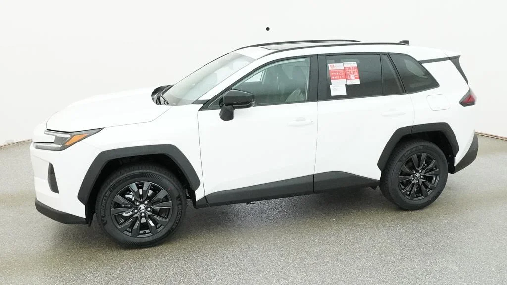 New 2026 Ice Cap Toyota XLE Premium image 5