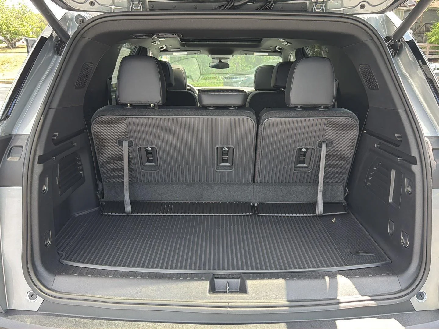 New 2026 Sterling Gray Metallic Chevrolet FWD LT image 33