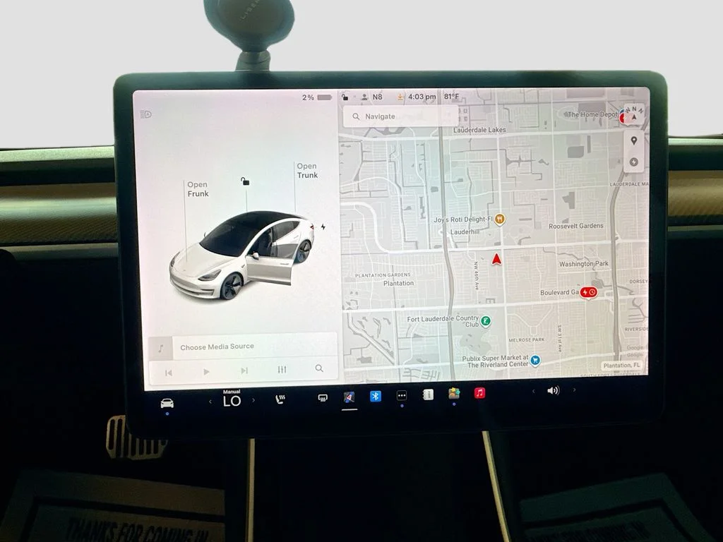 Used 2019  Tesla Standard Range Plus image 13