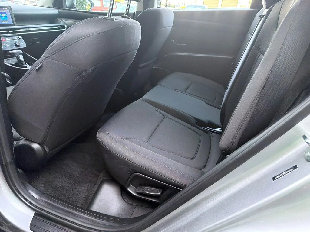 Used 2025 Silver Hyundai SE image 20