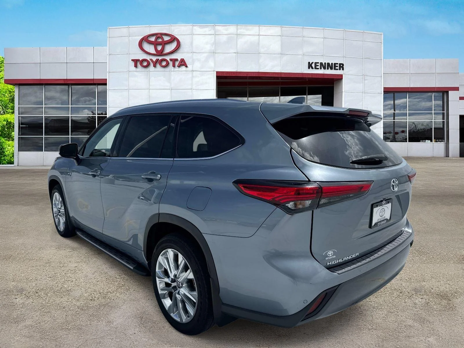 Used 2022 Moon Dust Toyota Limited image 4
